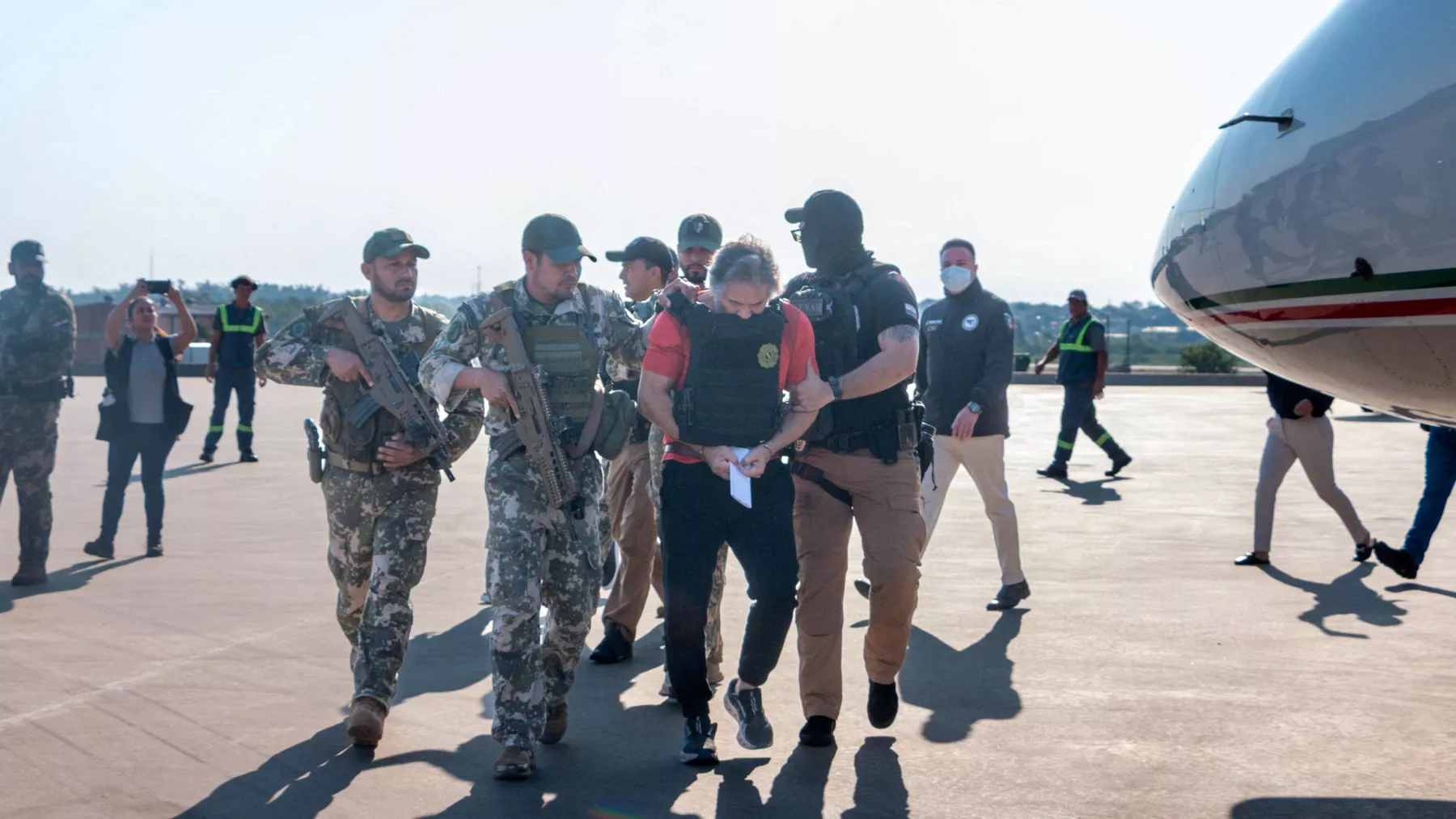 Hernán Bermúdez Requena llega a México tras ser expulsado de Paraguay