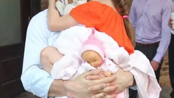 Sin duda será una Navidad muy feliz para la hija del actor y Katie Holmes ayer se supo que su mamá gastó casi 50 mil dólares en regalos para ella y ahora su papá le dará más de 13 millones en regalos.