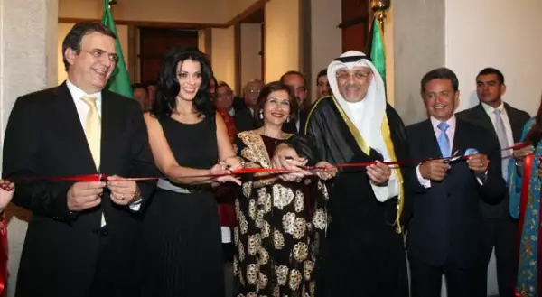 El Jefe de Gobierno acudió al evento de la Embajada de Kuwait acompañado de su esposa.