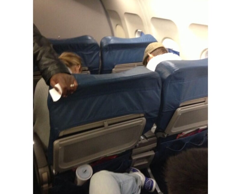 Un testigo que iba en el mismo vuelo que Blake Lively y el guapo actor tomó esta fotografía.