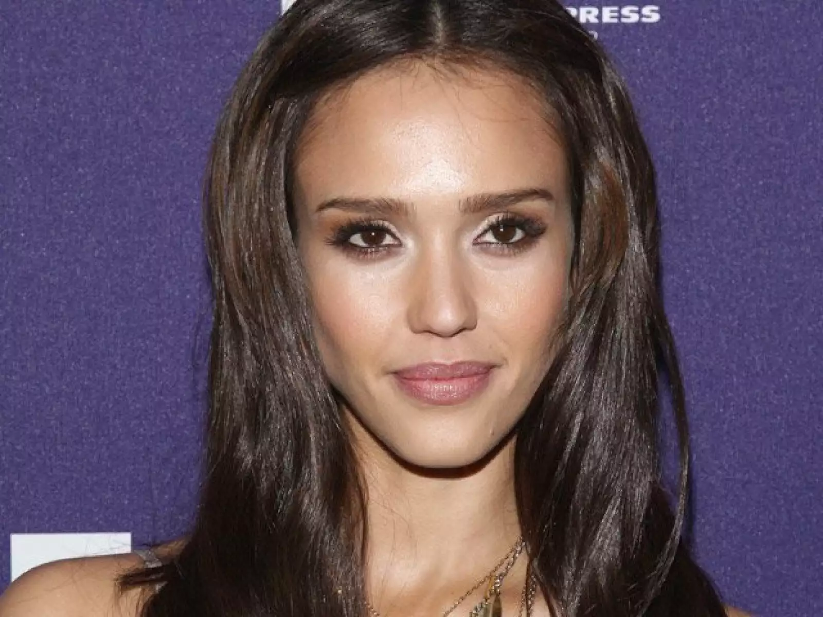 Sólo una chica como Jessica Alba –con ascendencia México-americana y alemano-francesa podría lucir como ella.