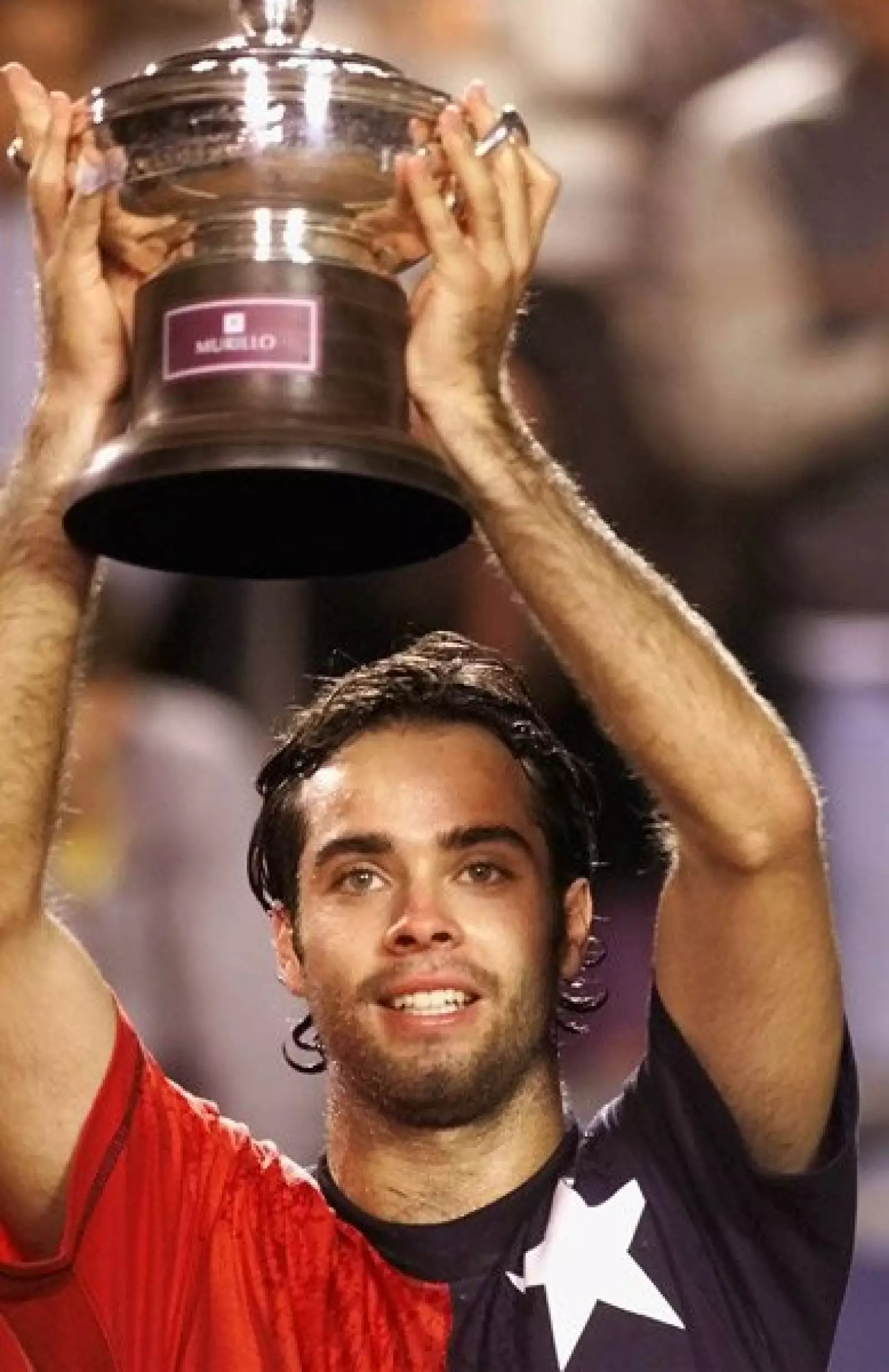 Tiene 29 años y es el único chileno que ha conseguido tres medallas olímpicas y ha ganado 11 títulos ATP.