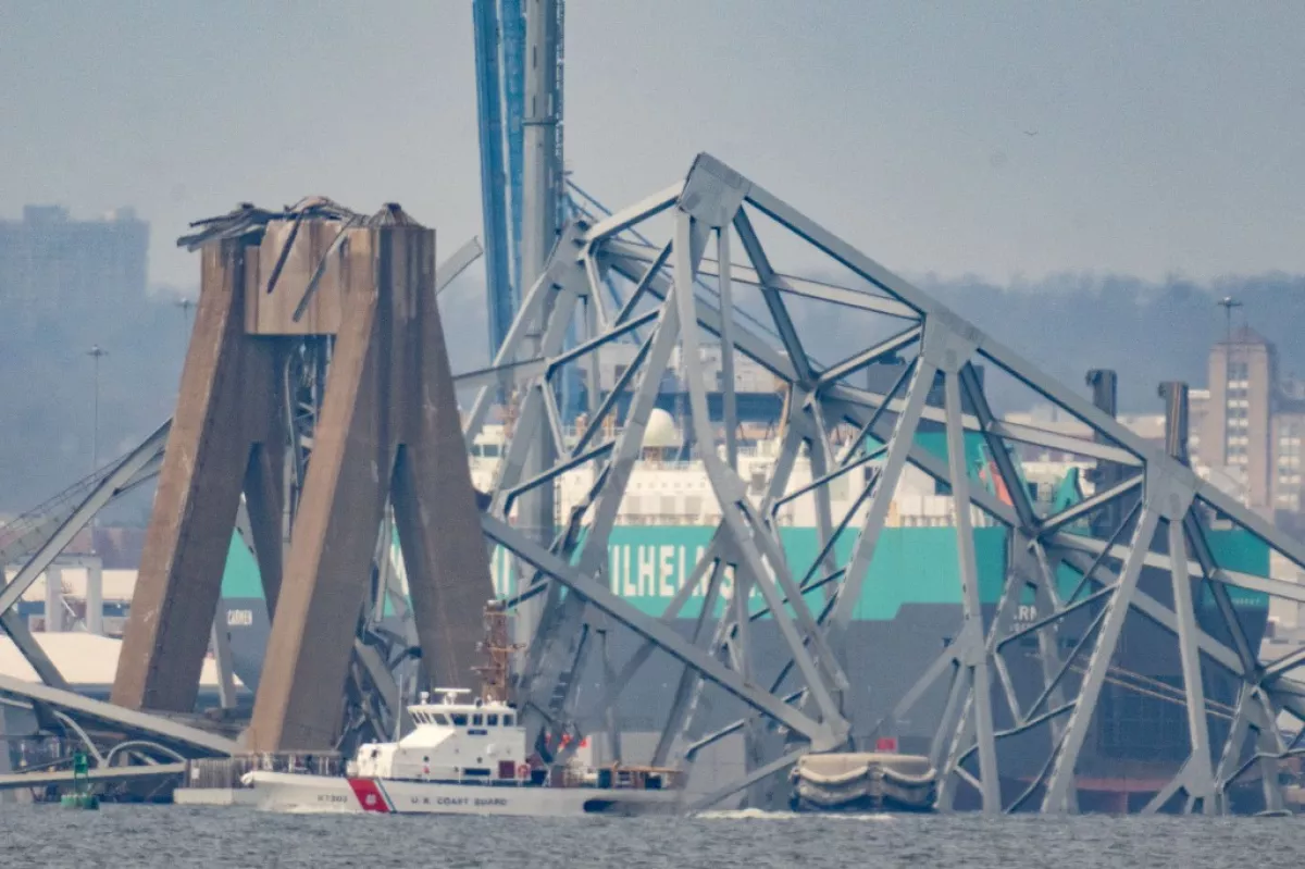 Foto del puente de Baltimore destruido por un barco carguero.