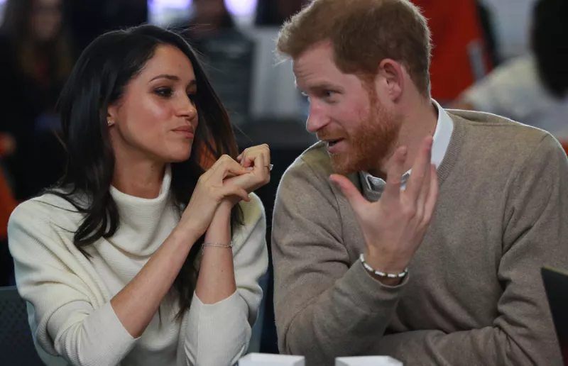 MEGHAN-MARKLE-SUETER BLANCO