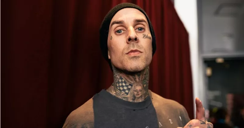 travis-barker-farmacias-similares.jpg