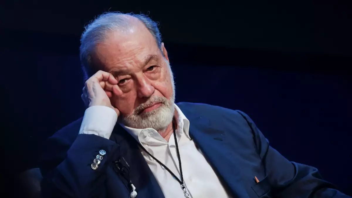 Carlos Slim critica el sistema de pensiones en México y pide combatir la pobreza
