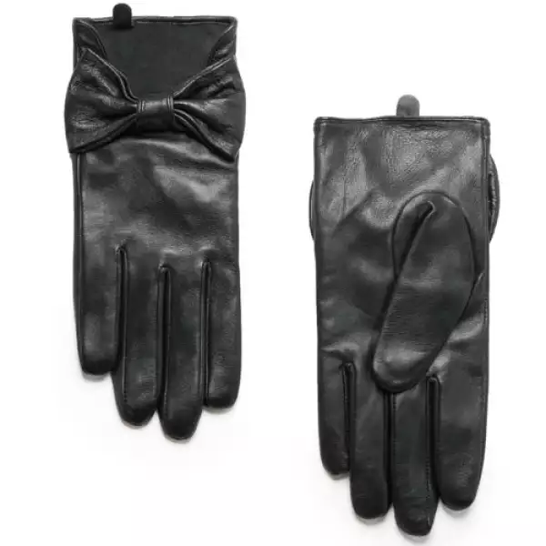 Para ella:  guantes de piel de Mango (799 pesos)