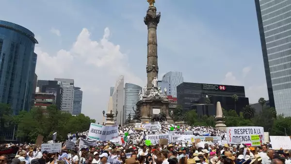 Marcha contra AMLO