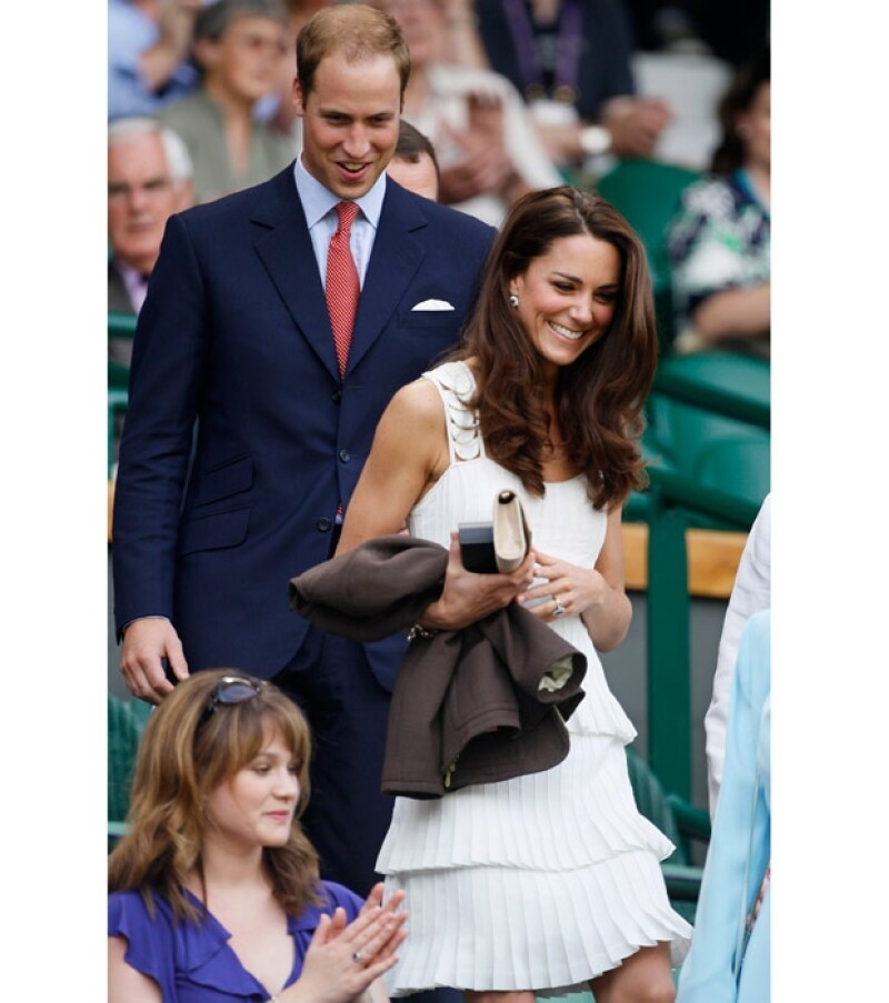 La Duquesa de Cambridge y su esposo, Guillermo, asistieron al legendario torneo de tenis esta mañana, donde ella robó miradas con su estilo.