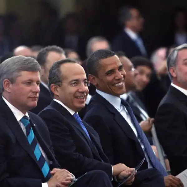 El primer ministro canadiense Stephen Harper, el presidente Felipe Calderón, su homólogo de EU, Barack Obama y el gobernador de Jalisco, Emilio González Márquez disfrutaron de la exhibición de bailes regionales y mariachi.