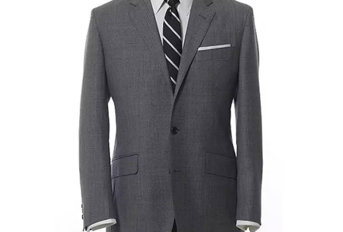 Según nuestras expertas, los trajes de Brooks Brothers le irían bien a López Obrador.