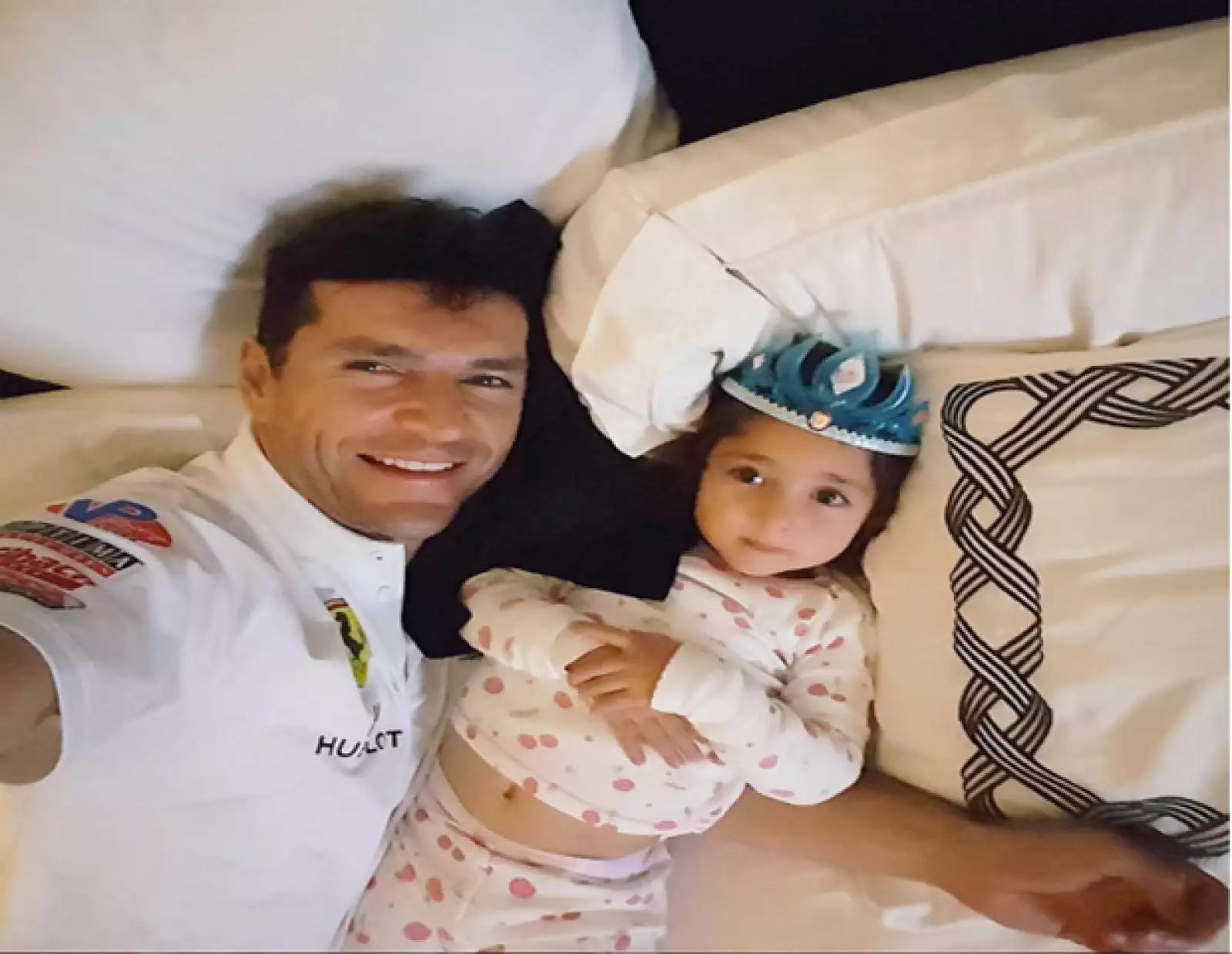 Martín Fuentes nos encanta por lo consentidor que es con sus hijas, Mini Jacky y Carolina. Pronto será papá de su tercera niña, quien será llamada Renata.