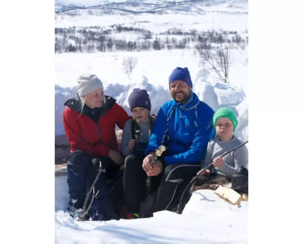 La princesa Mette Marit posa con la heredera en segundo lugar en la línea de sucesión al trono, Ingrid Alexandra, el príncipe Haakon y Sverre Magnus.