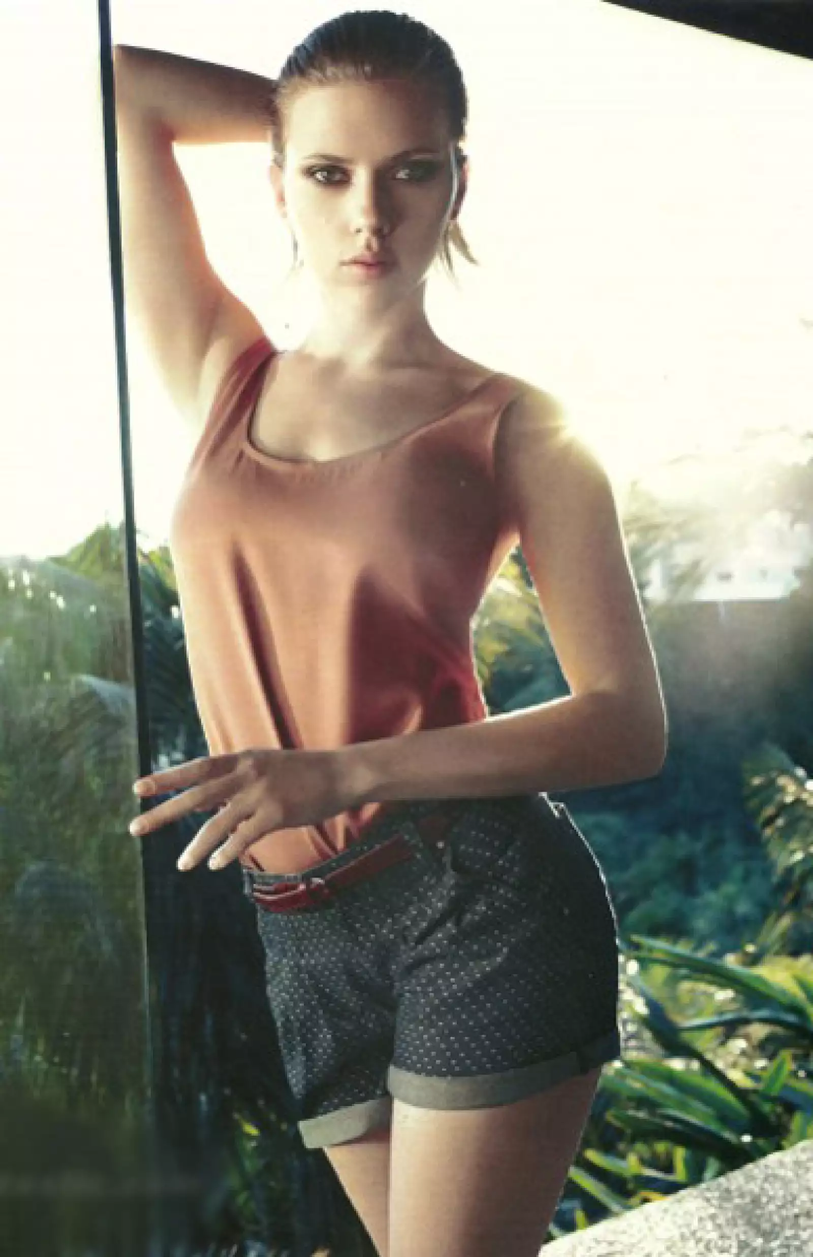 Scarlett Johansson, de 26 años, quien también ha sido modelo para la marca de ropa Mango, se suma en el número 14 al listado de las mujeres más hot.