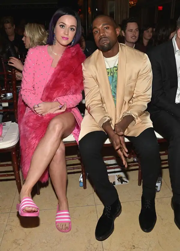 Katy Perry fue otra de las presentes que mostraron su apoyo al rapero y de nueva cuenta no sonrió.