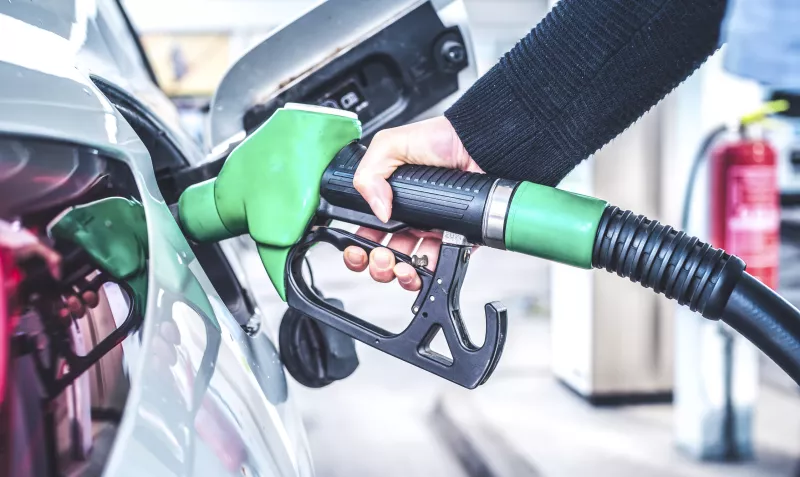 Haciendo incrementa subsidios por segunda semana al hilo para frenar el alza en gasolinas y diésel 