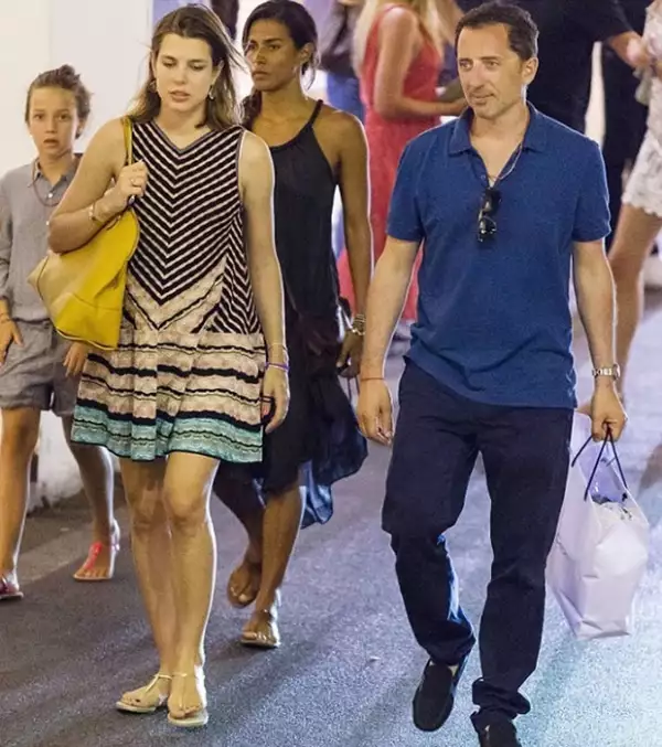 La pareja en Capri, donde se pudo confirmar el embarazo de la hija de Carolina de Mónaco.