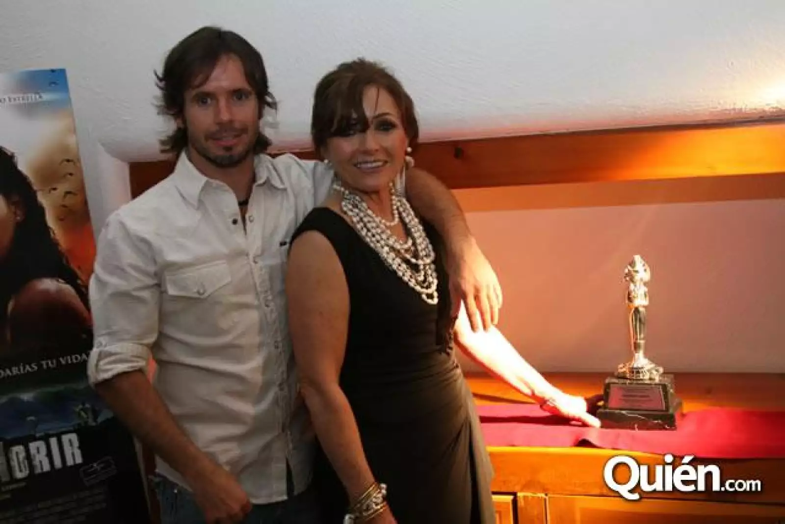 Fiesta de Fernando Lebrija por sus 2 diosas de plata
