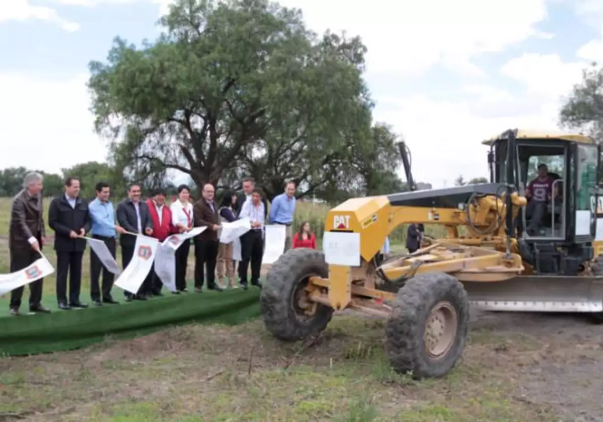 Banderazo a construcci�n de autopista Pir�mides-Texcoco