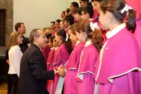 Los Niños Cantores de Morelia se presentaron ante los príncipes de España y el presidente Felipe Calderón y su esposa.