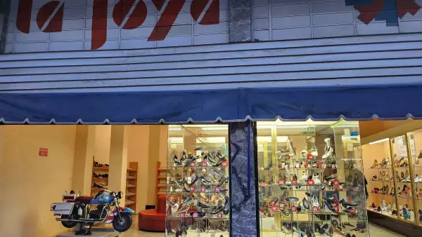 La zapatería La Joya gozó de popularidad en los 90.  