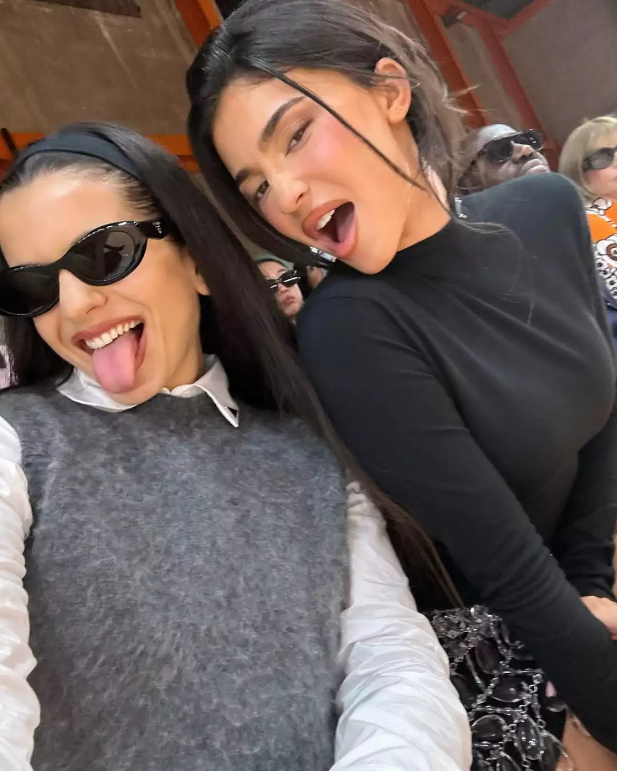 Rosalia-Kylie-Jenner-Amigas-Pasarela.jpg