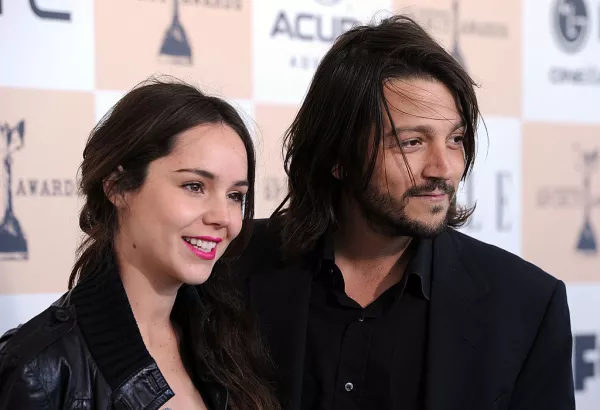 camila-sodi-diego-luna