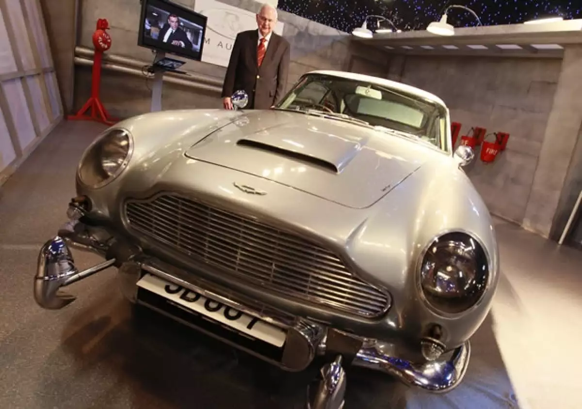 El auto fue usado en las películas del agente secreto 007 `Goldfinger´ y `Thunderball´.