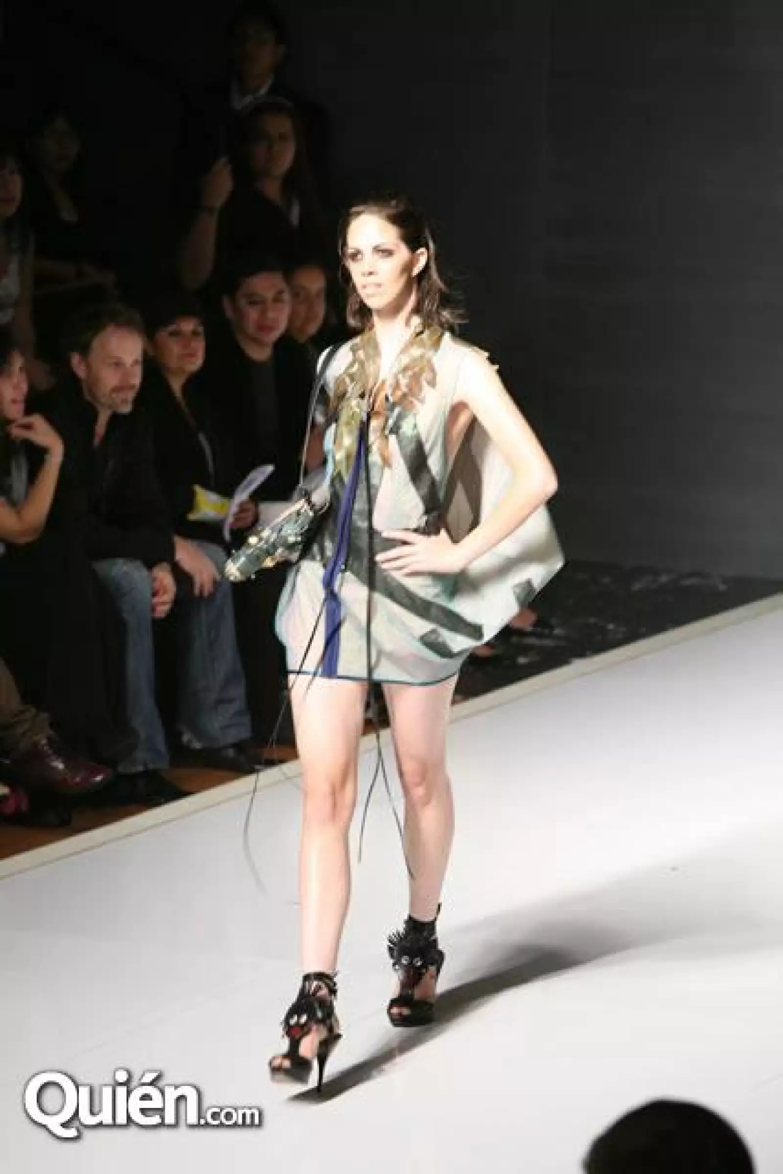 IDM desfile Cesar Arellanes