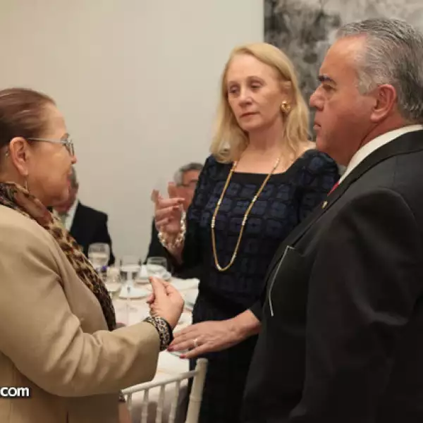 María de los Angeles,Michelle Byrne,Carlos Freanler