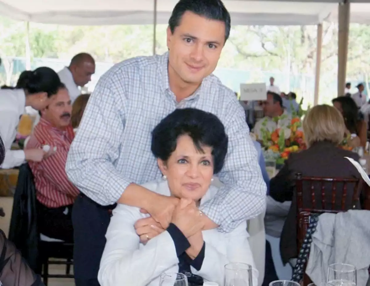 Enrique Peña Nieto cariñoso con su mamá