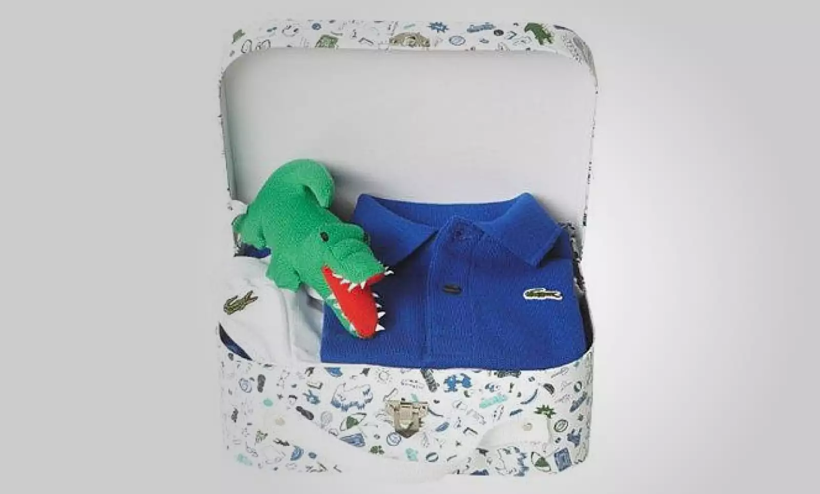 Lacoste piensa en los pequeños y diseñó esta colección pensada en niños y niñas, a partir de 1 año de edad.