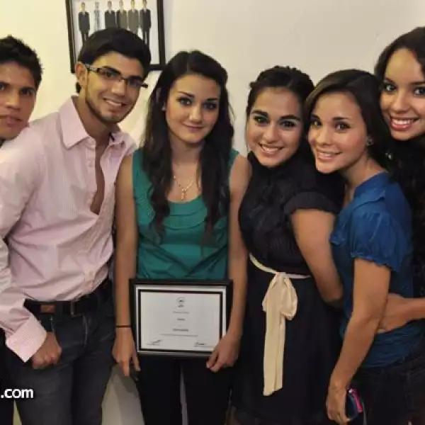 Havel Jiménez,Alejandro Sánchez,Daniela Morales,Laura Bravo,Martha Ramírez y Samantha Valenzuela