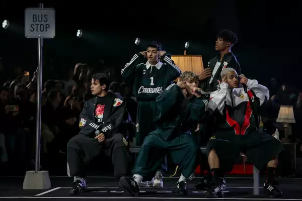 El desfile de Willy Chavarría en París Fashion Week brilló con talento latino: Santos Bravos, Mon Laferte, Lunay y El Malilla