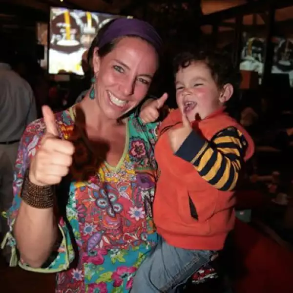 Silvia Hernández con su hijo en la triple copa Scappino.