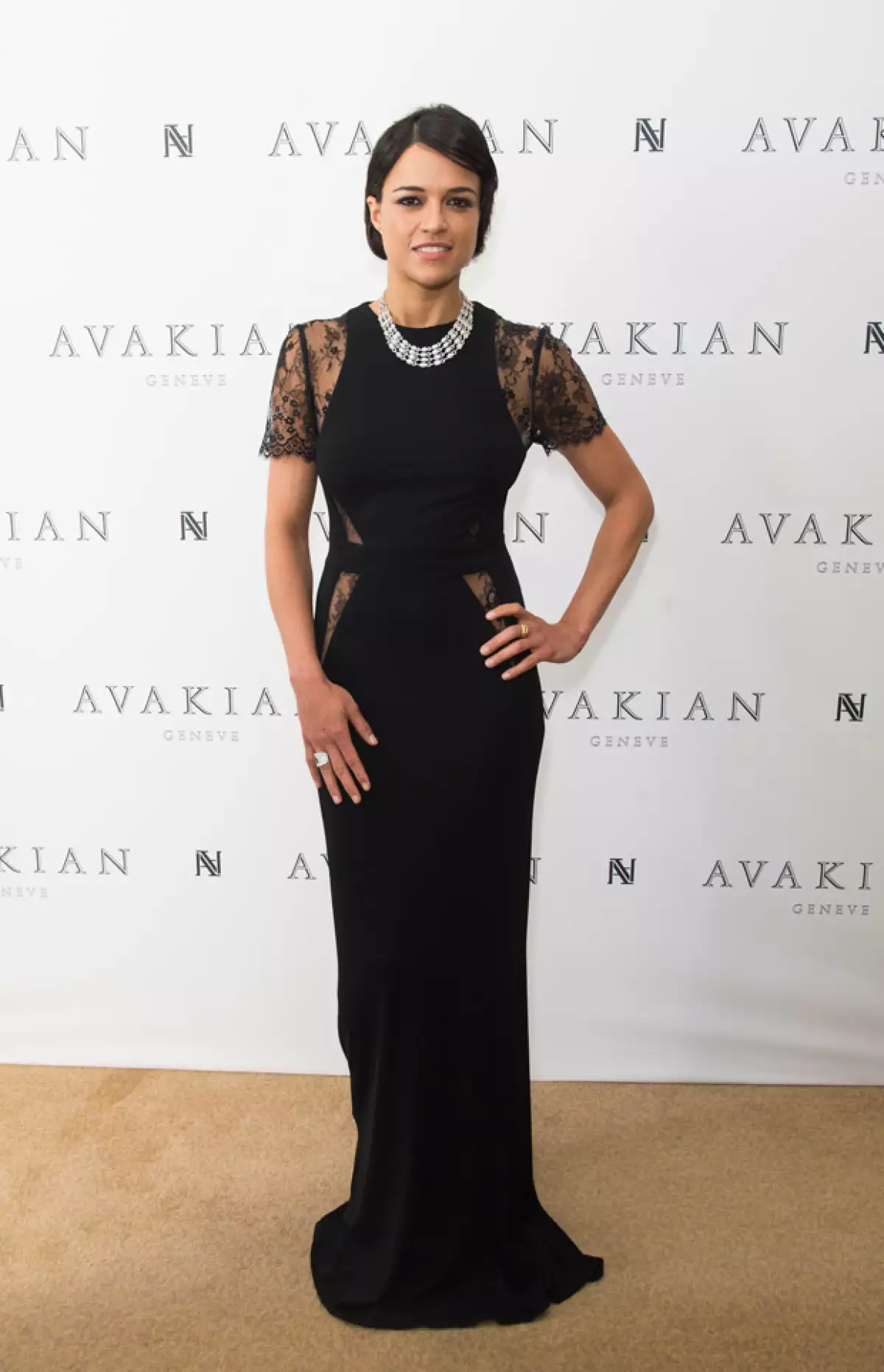 Michelle encantó con este delicado vestido en la fiesta de Chopard.