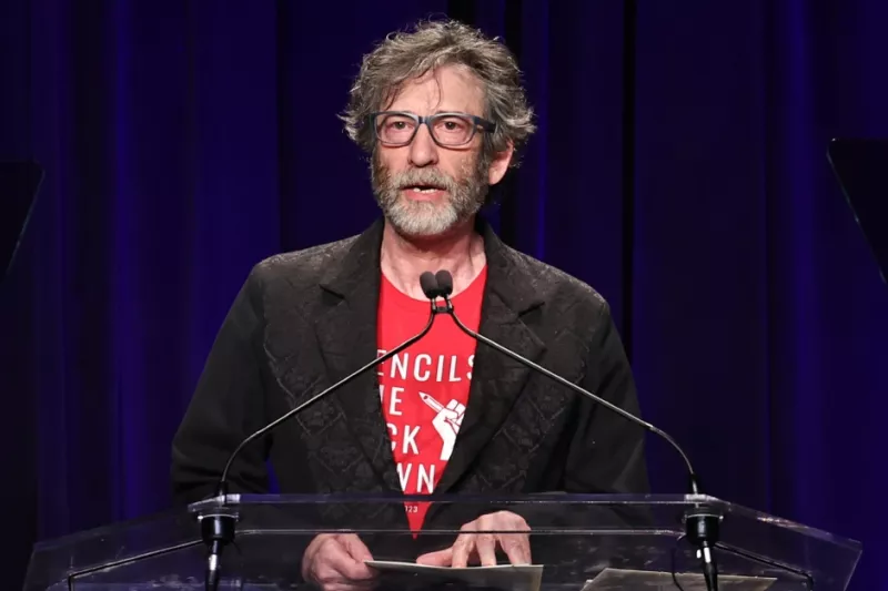 El escritor Neil Gaiman niega acusaciones de agresión sexual