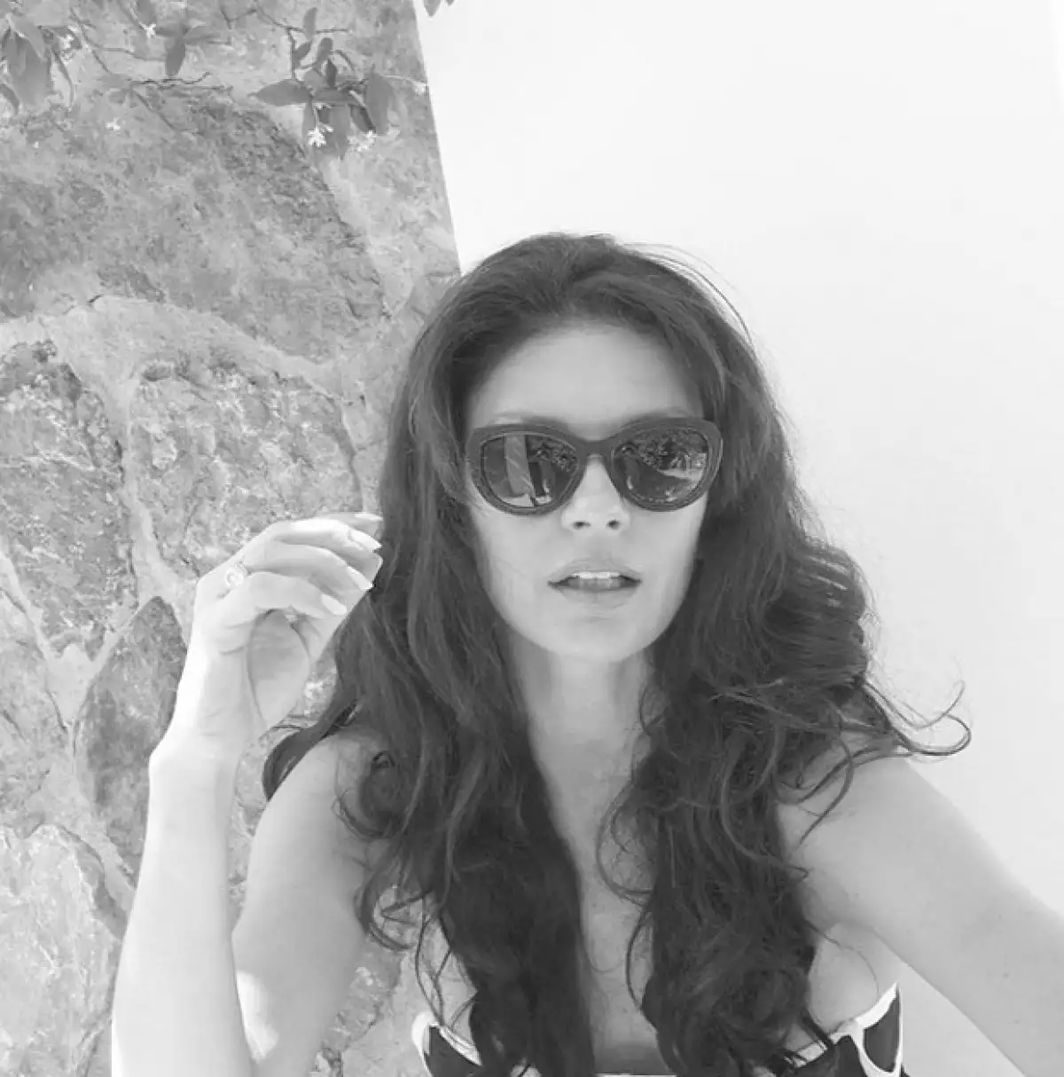 Y a pesar de que se ha mantenido alejada de los reflectores, continúa datando su vida en Instagram.