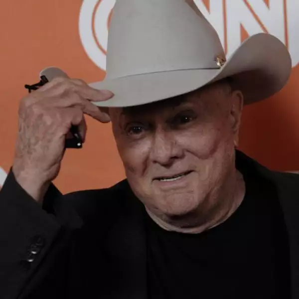 El actor estadounidense Tony Curtis murió a la edad de 85 años debido a una afección cardiaca el 29 de septiembre.