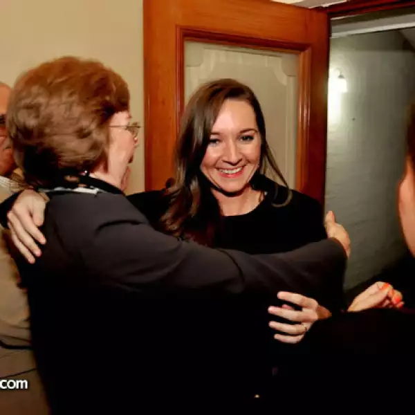 Alejandro Villarreal le entregó el anillo de compromiso a Diana Ramos