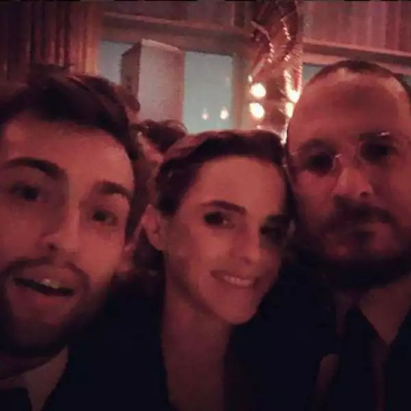 Emma Watson no podía perder la diversión tras la glamourosa gala.