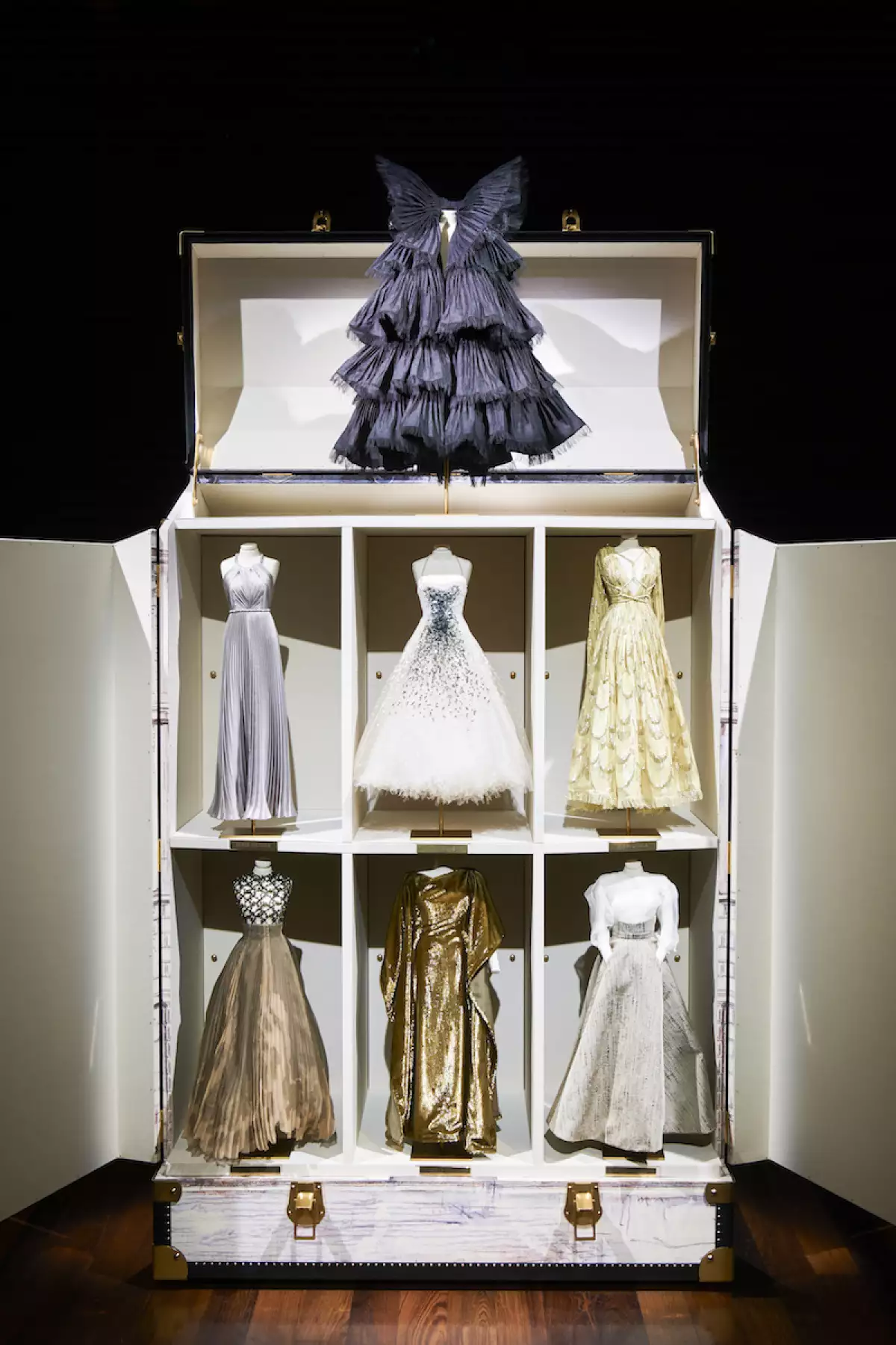 DIOR_HAUTE COUTURE_AUTUMN-WINTER_2021_SCENOGRAPHY MALLES_©Adrien Dirand_1.jpg