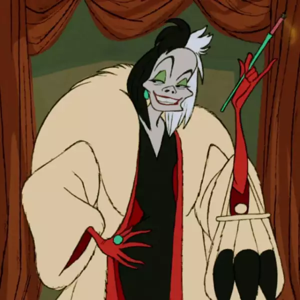 3. ¿Quién no le tuvo miedo a Cruella de Vil? La obsesión de esta villana por los abrigos de piel es simplemente inolvidable.