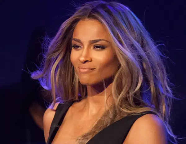 Ciara ofreció un exclusivo concierto para la firma.