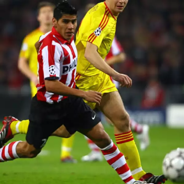 Su destacada actuación en el Mundial de 2006, ayudó a Carlos Salcido a llegar al PSV Eindhoven holandés, con el que ya fue campeón de liga