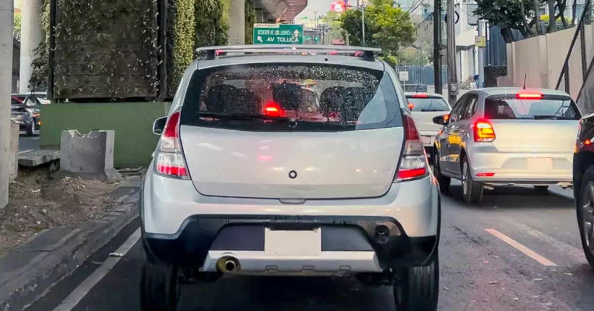 circular-con-placas-en-parabrisas-cdmx