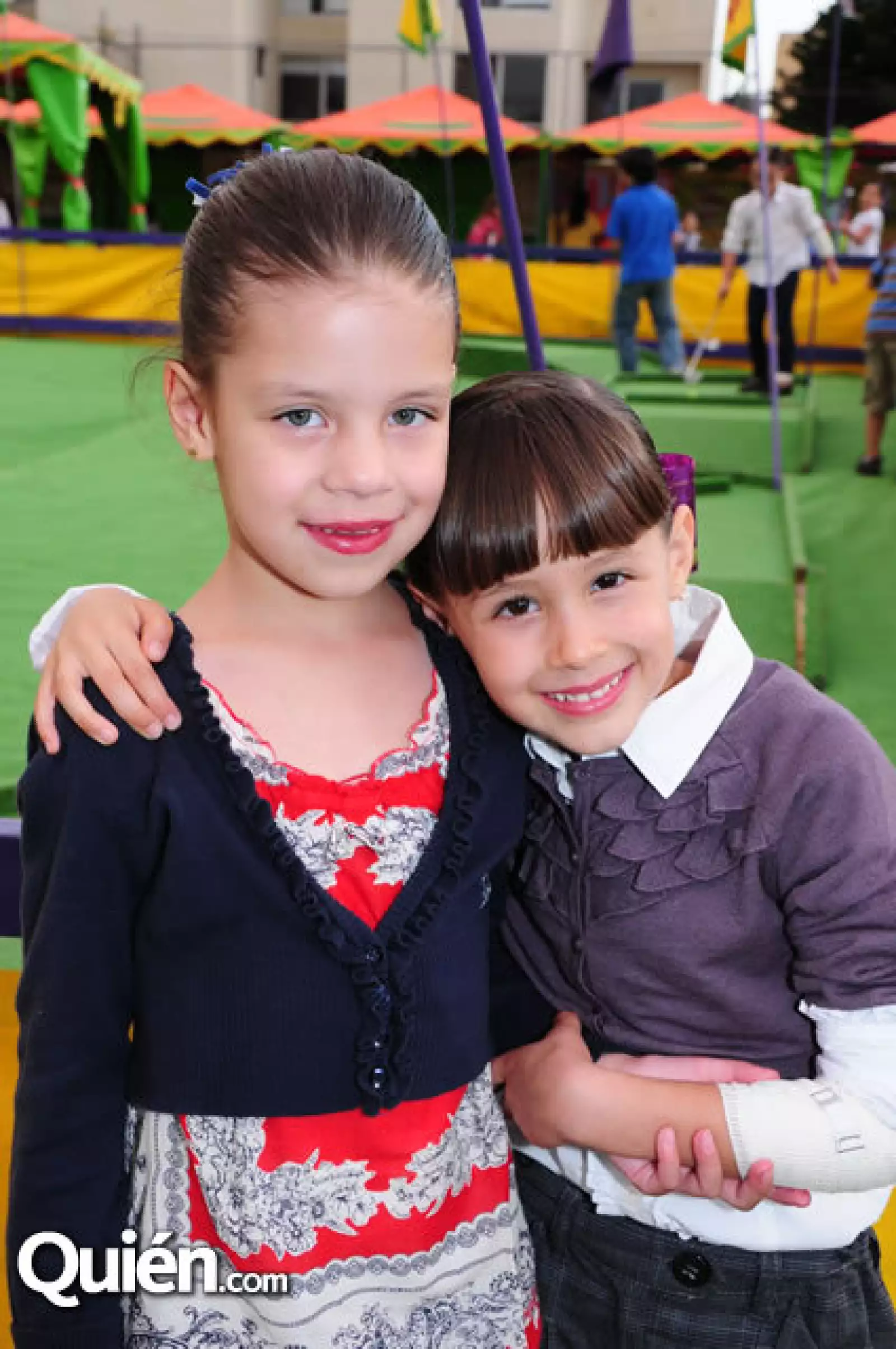 Maria Abelar,Regina Flores