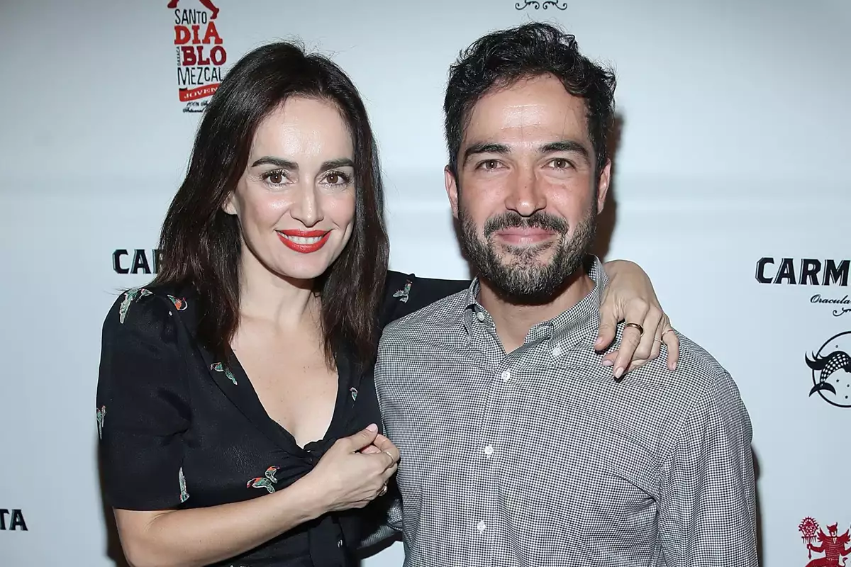 Alfonso Herrera reacciona ante preguntas de su romance con Ana de la Reguera