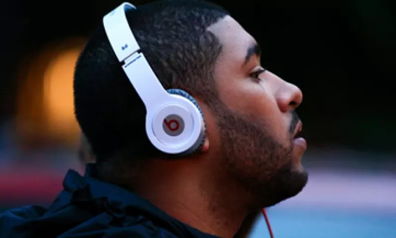 Apple adquirió Beats por 3,000 millones de dólares. (Foto: Reuters)