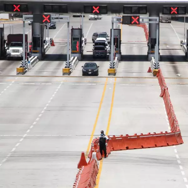 La casta México-Cuernavaca presentó afluencia de carros en el inicio de Semana Santa, debido a las recomendaciones, de no salir de casa para evitar el contagio de COVID-19.